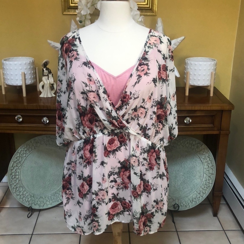 Torrid Women’s White and Pink Floral V Neck Tunic Blouse Plus Size 6